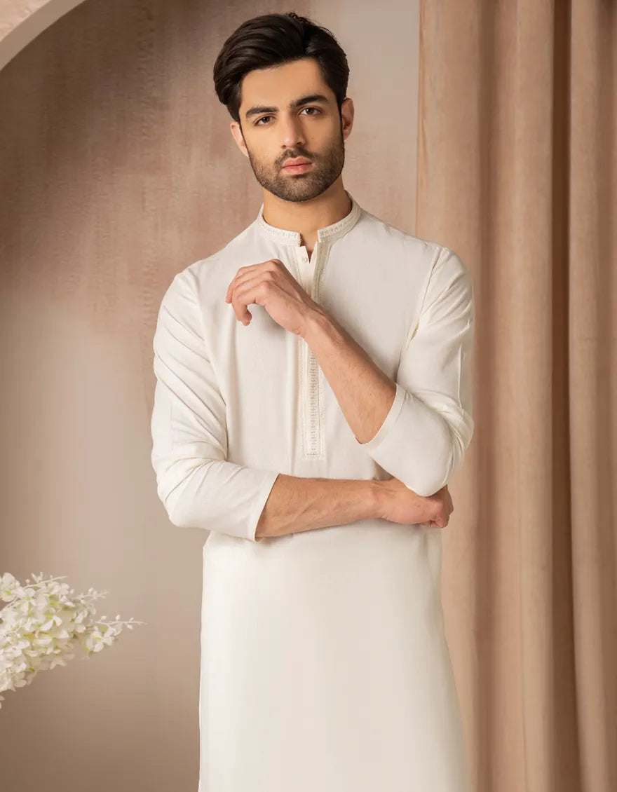 J. BY JUNAID JAMSHED MEN'S OFFWHITE M-66
